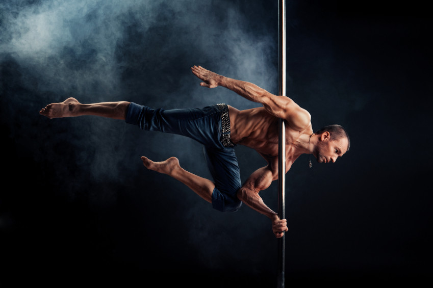 Rompiendo Barreras: La Creciente Presencia de Hombres en el Pole Dance